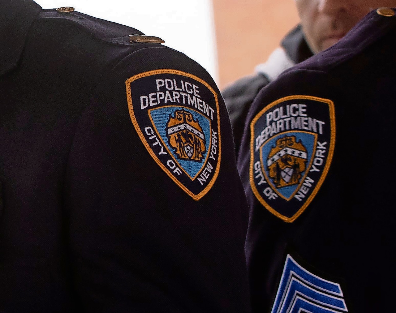 Driver speeds away from NYPD, injures officer on Staten Island