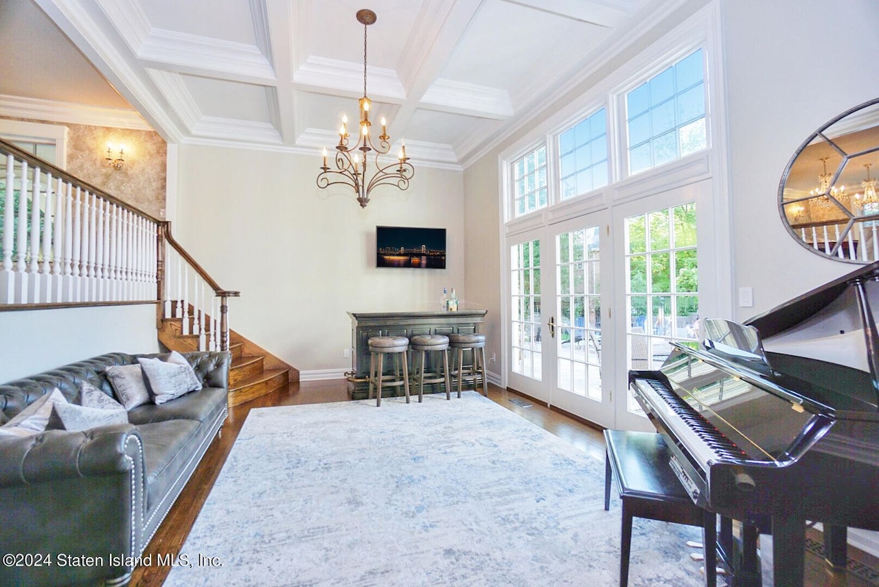 116 Fine Blvd., Todt Hill