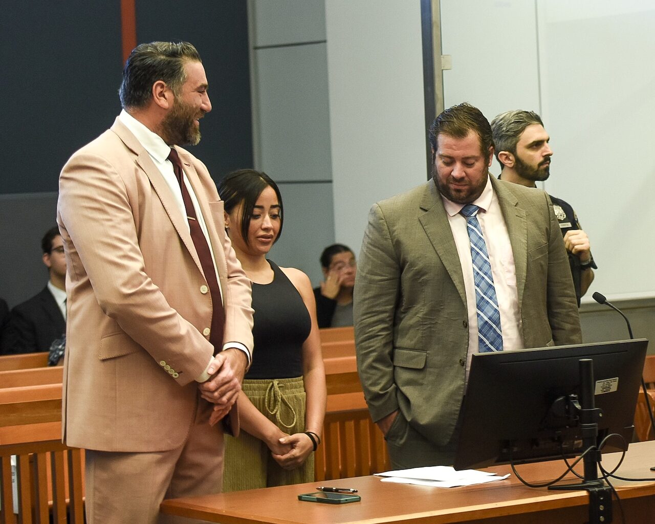 Judge clears way for prison time for Staten Island woman, 35, in burglary spree