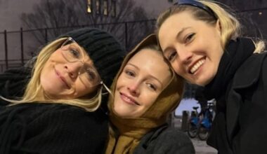 Jennie Garth Bundles Up for Sweet Night Out in NYC with Her Daughters – Globe Magazine