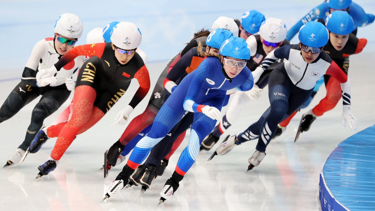 Francesca Lollobrigida sets Olympic record for 3000m speed skating – NBC New York