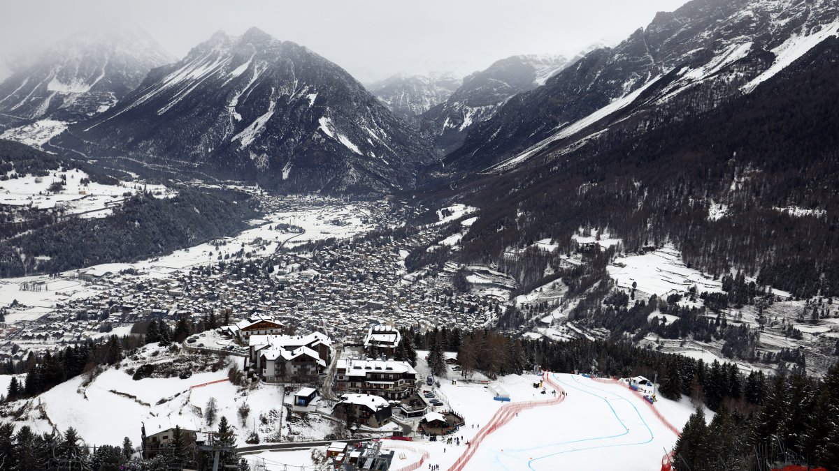 Watch downhill skiing from the skier’s view – NBC New York
