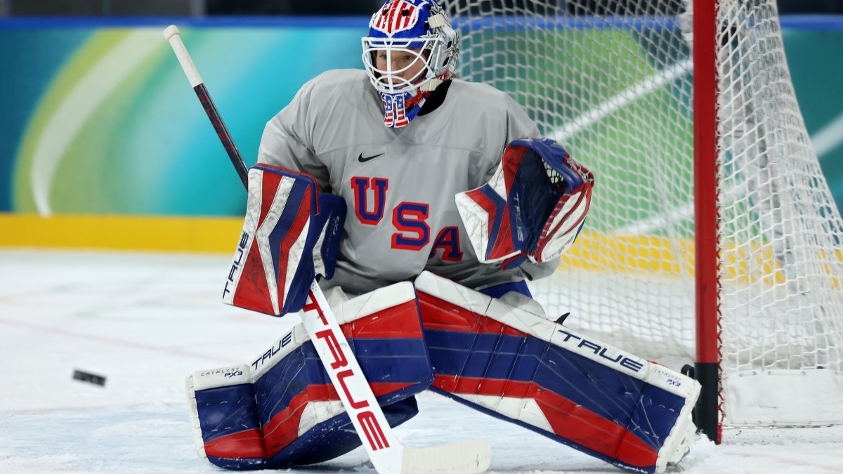 US hockey goalie rates Caesar salads in NYC area – NBC New York