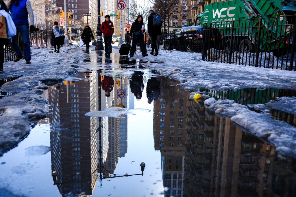 How much snow fell in the NYC area last night?