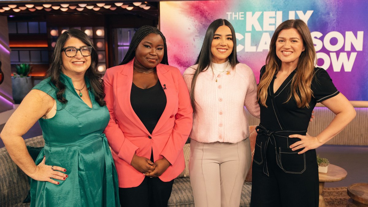 Kelly Clarkson surprises Read Alliance to help support tutoring program – NBC New York