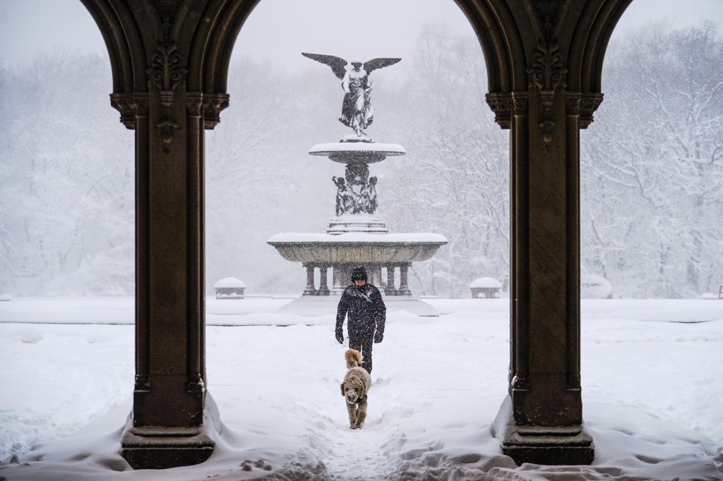 Over a foot of snow buries NYC in blizzard bomb cyclone