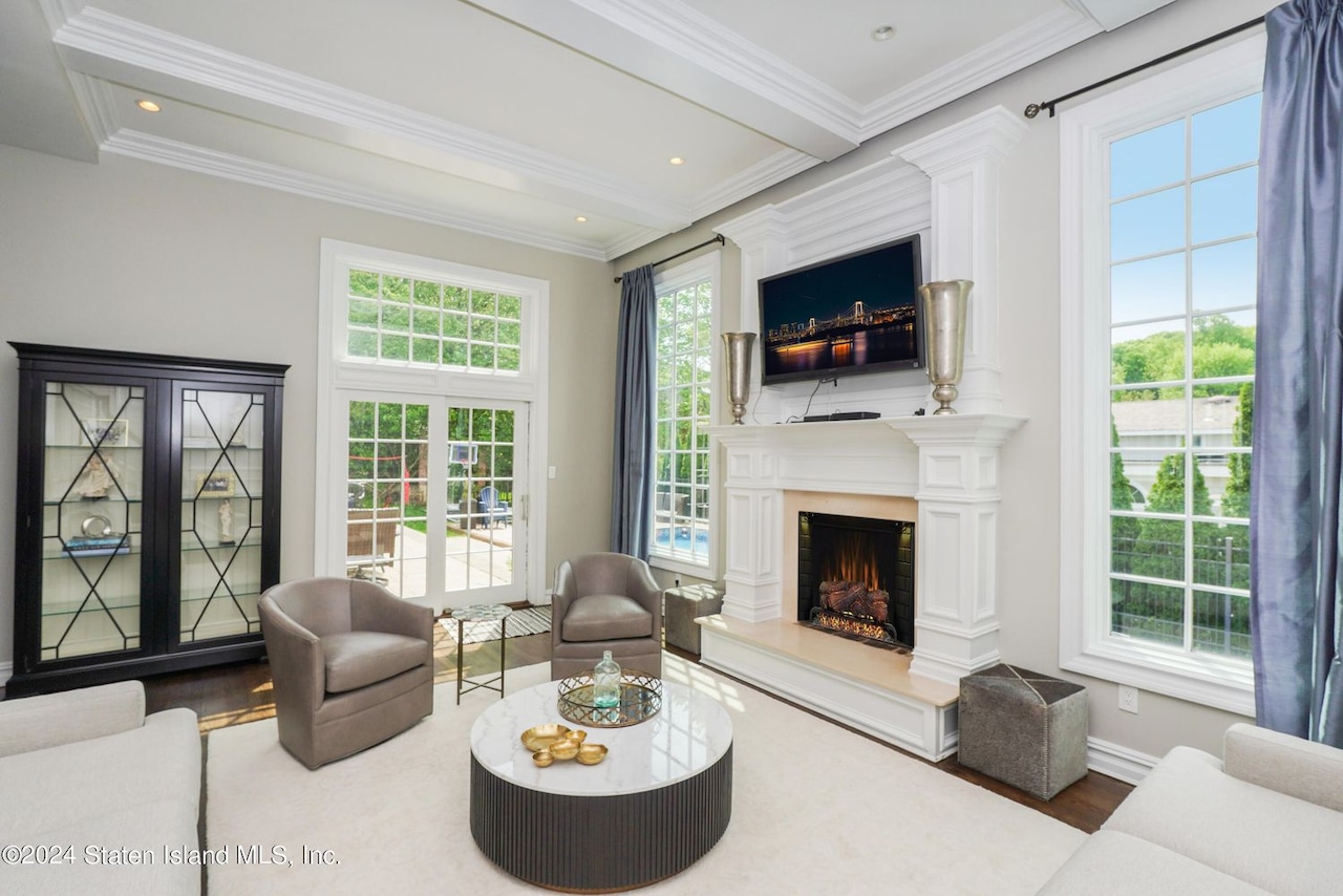 116 Fine Blvd., Todt Hill