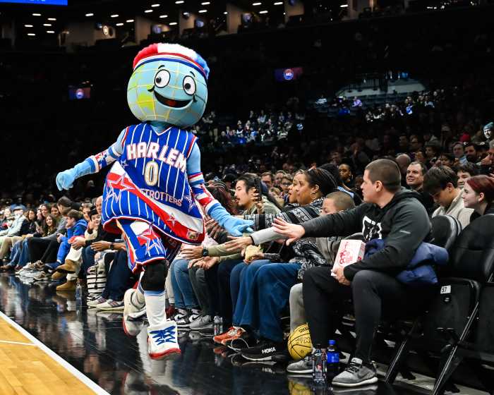 harlem globetrotters mascot globie