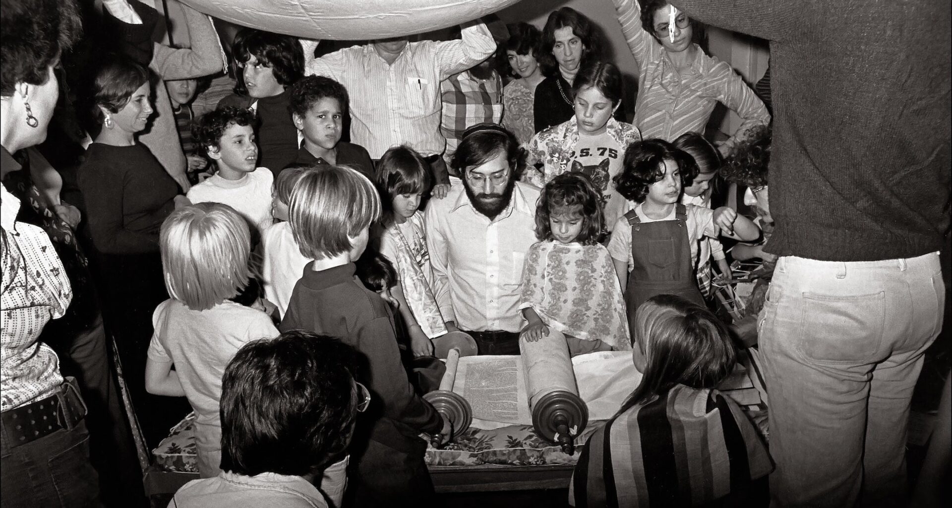 Bill Aron, photographer of Jewish countercultures, gets his due in sweeping NYC retrospective