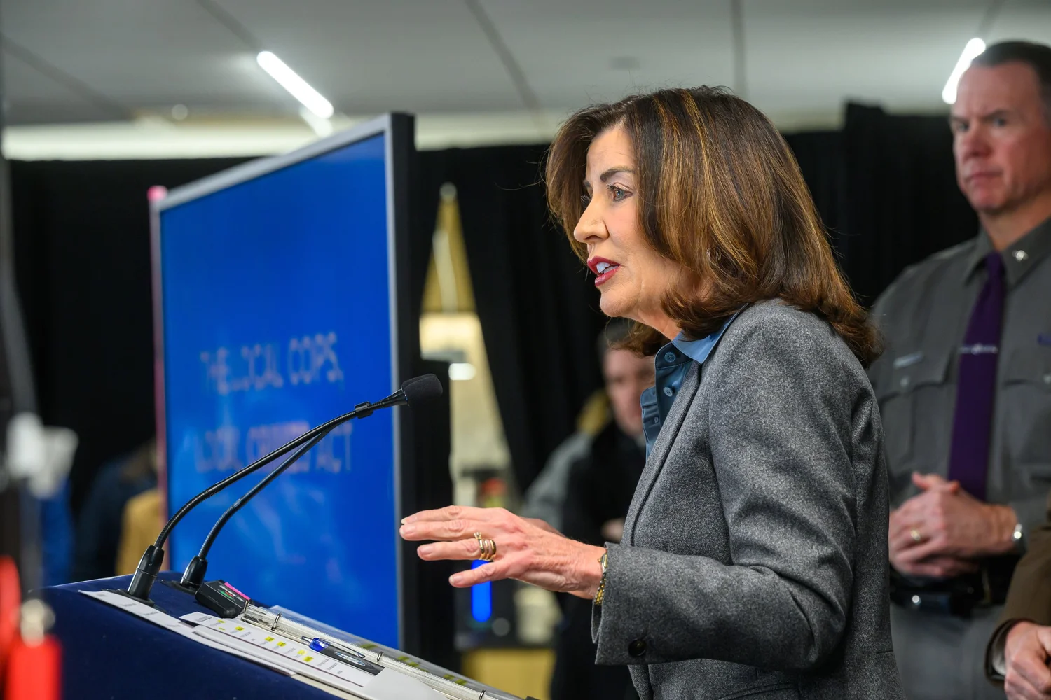 NY police couldn’t partner with ICE under gov’s new proposal — Queens Daily Eagle