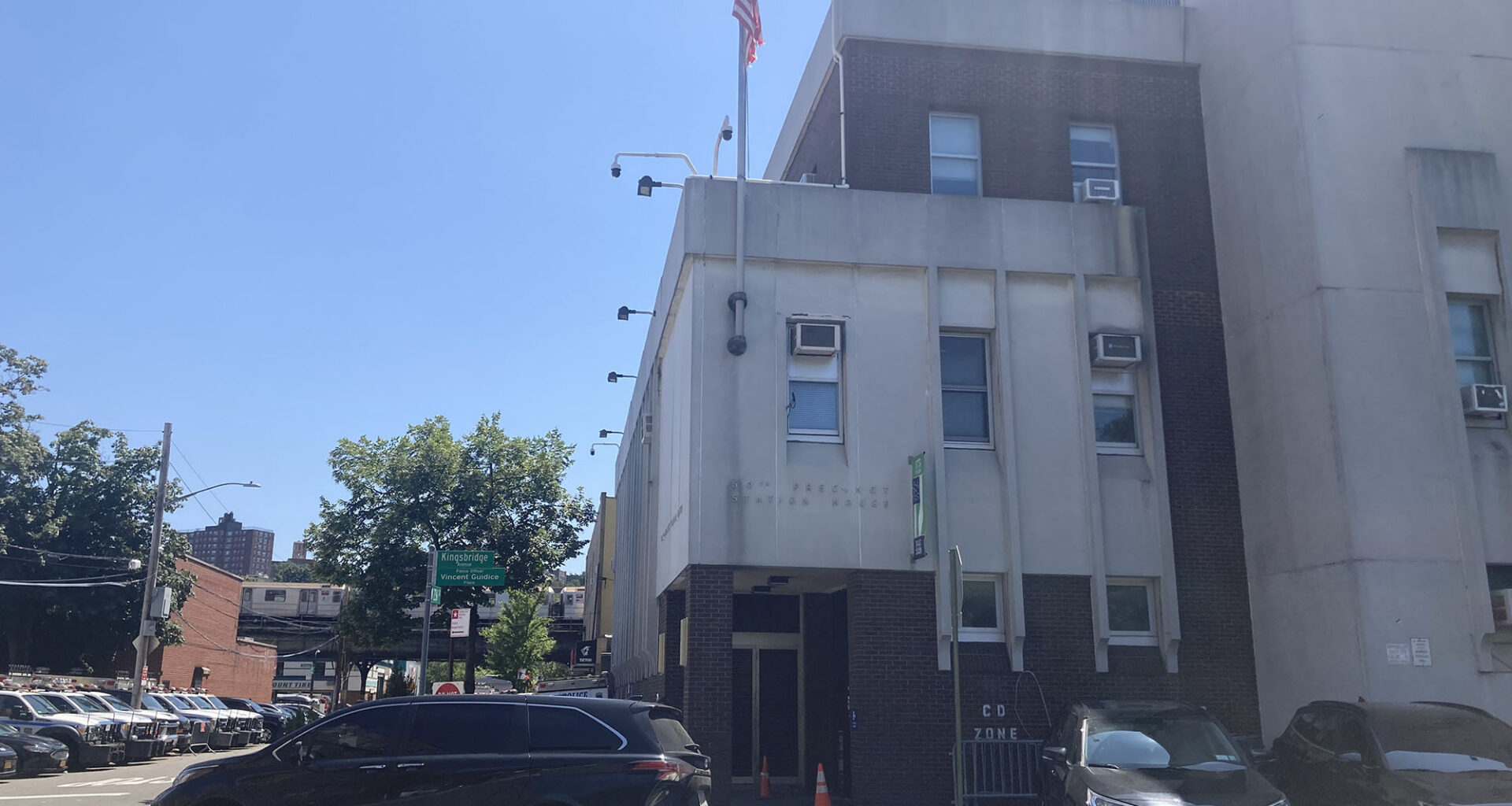 BREAKING Kingsbridge: Police Search for Suspects after Several People are Shot