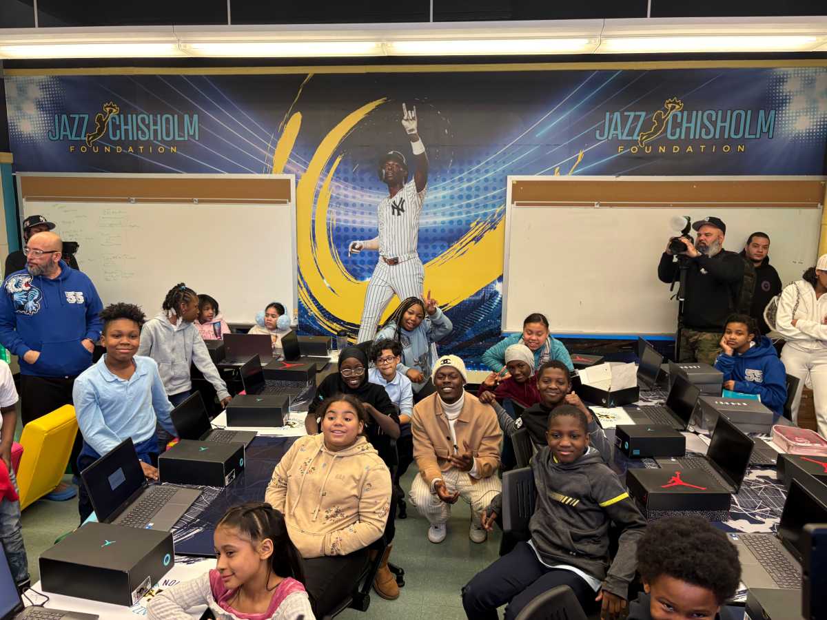 Yankees star Jazz Chisholm Jr. invests in Bronx students with new computer lab at Community School 55 – Bronx Times