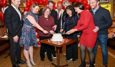 Junior’s hosts romantic vow renewals in Downtown Brooklyn • Brooklyn Paper