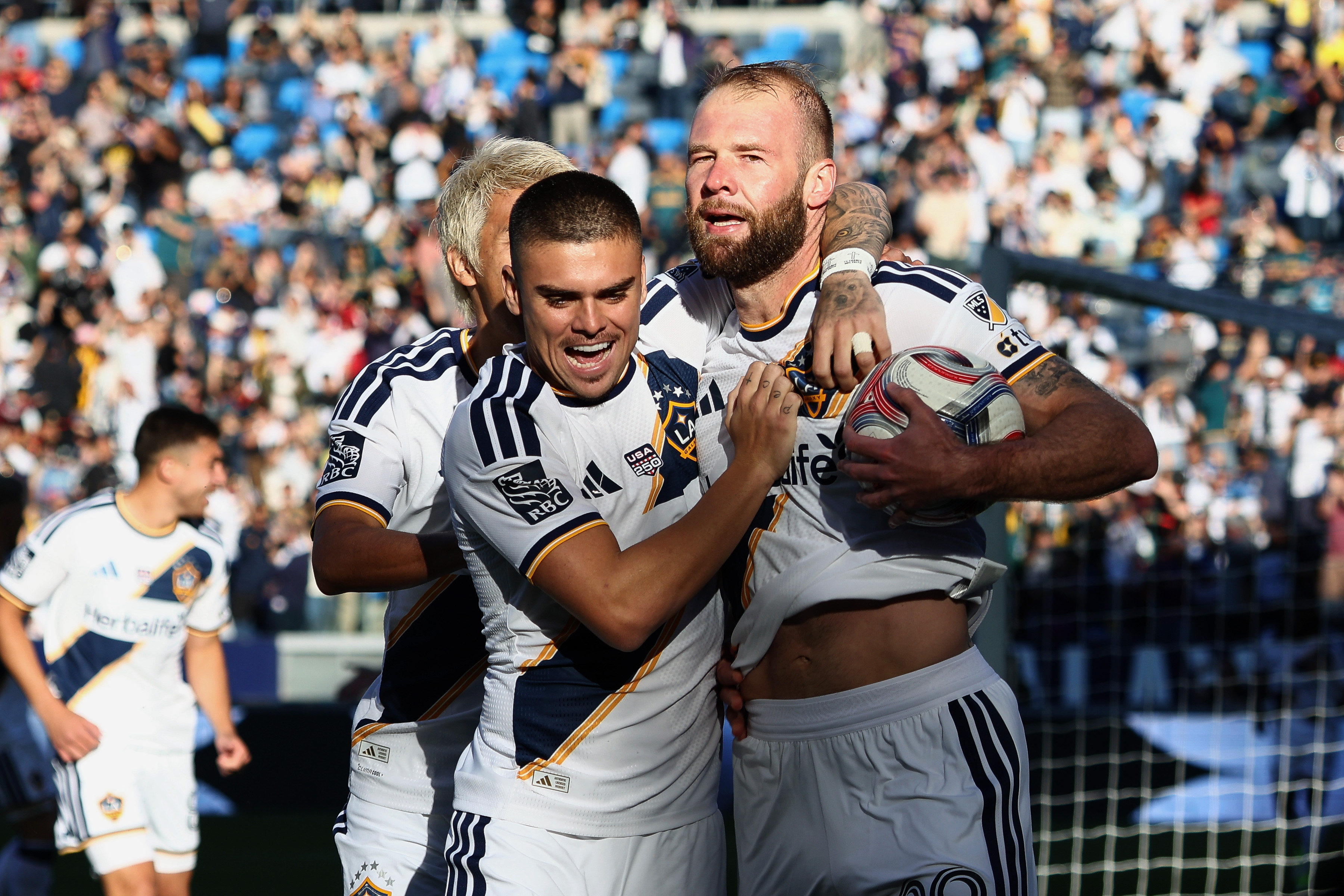 Galaxy forward João Klauss, right, celebrates with forward Gabriel Pec...