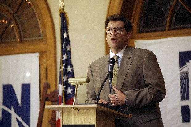 New York City Deputy Mayor Robert Harding addresses the Chamber of Commerce during a luncheon at Gargiulos Restaurant on W. 15th St. in Brooklyn, New York, on Sept. 13, 2000. (Patrick Andrade for New York Daily News)