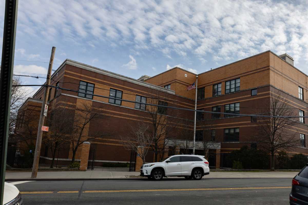 Queens politicians, Middle Village community rally against battery energy storage facility – QNS