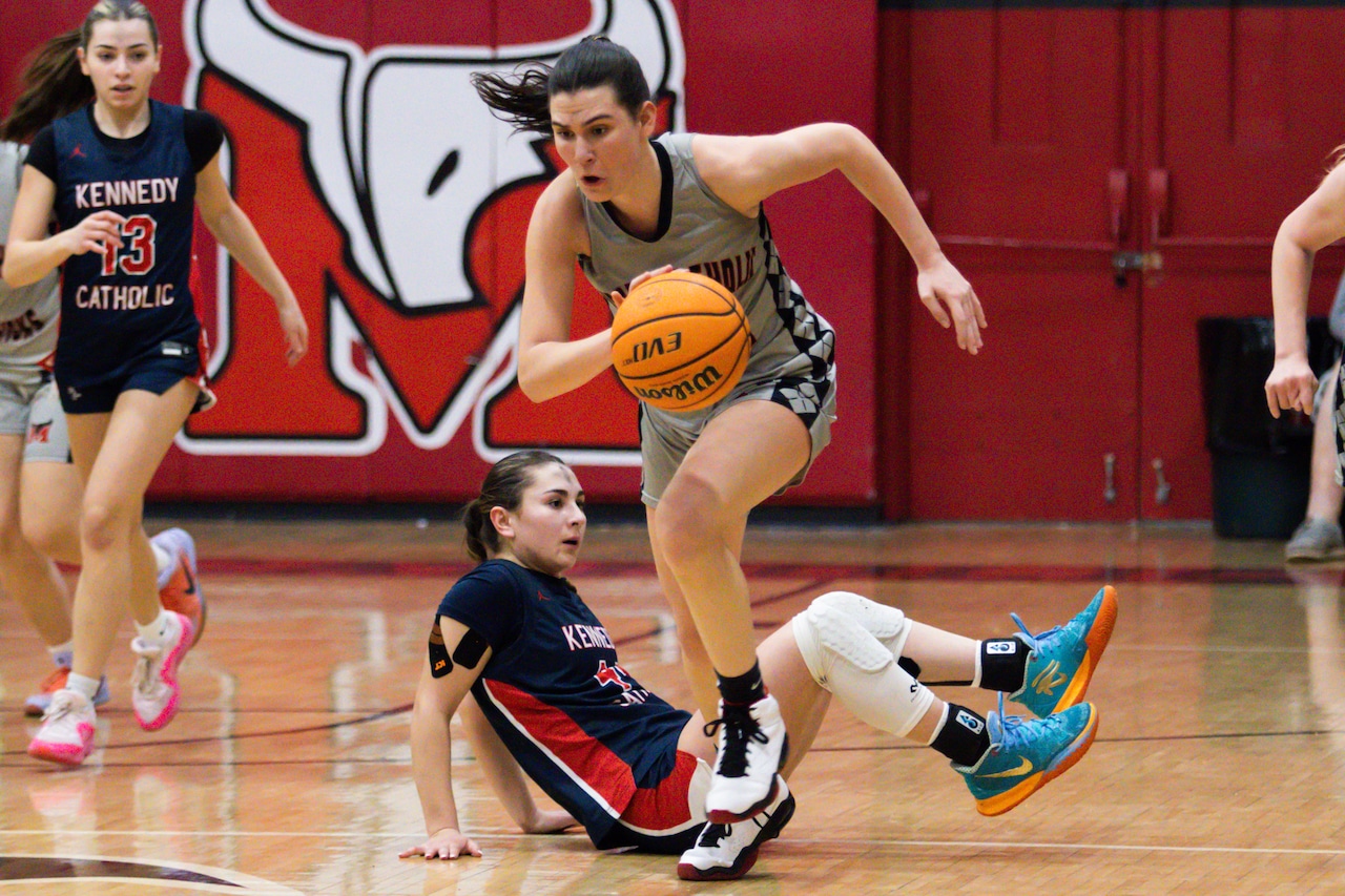 Moore Catholic dominates Kennedy Catholic to get one win away from CHSAA AA Archdiocesan crown