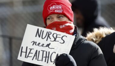 New York nurses reach deal with hospital to end strike