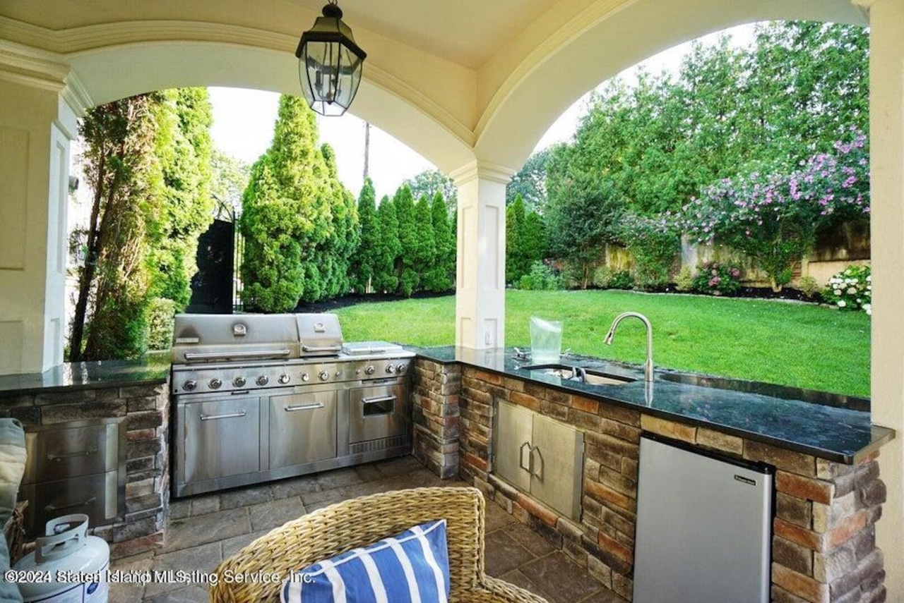 116 Fine Blvd., Todt Hill