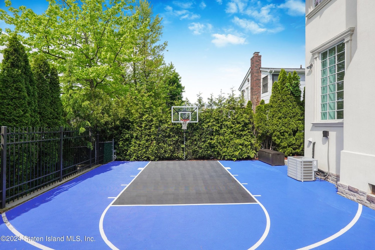 116 Fine Blvd., Todt Hill