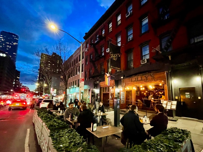 Outdoor Dining Hell's Kitchen Lilly's 9th Avenue