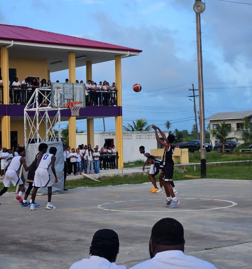 President’s College rallies late to edge Queen’s, move top of Schools League