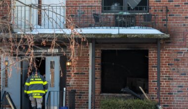 Firefighter injured in SI apartment fire Sunday