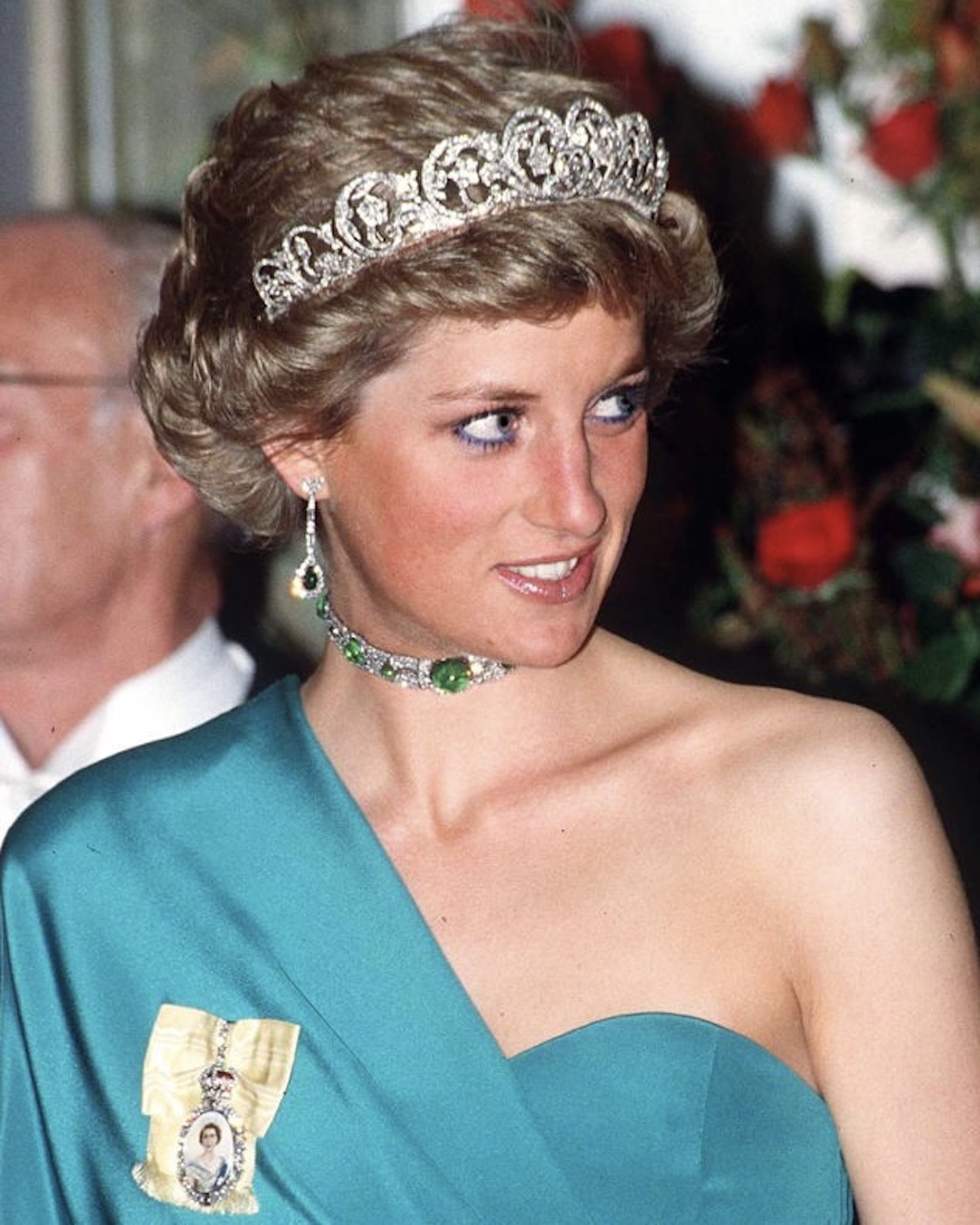 Princess Diana at a banquet at Claridges, wearing the Spencer tiara, Queen Mary's Cabochon emerald and diamond choker necklace (a gift from the monarch), and the royal family orders presented to her.