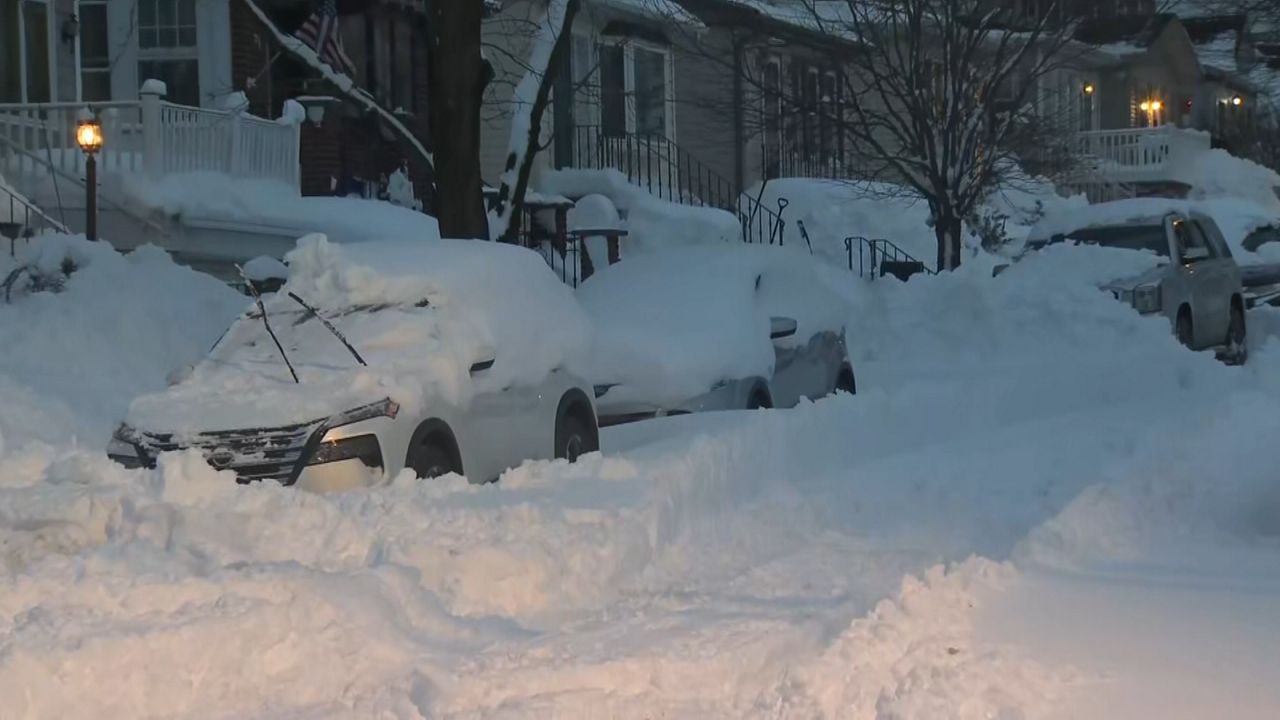 Neighbors on Hartford Avenue say they’re doing the job the city hasn’t by digging out after a blizzard buried Staten Island under nearly two feet of snow. (Spectrum News NY1)