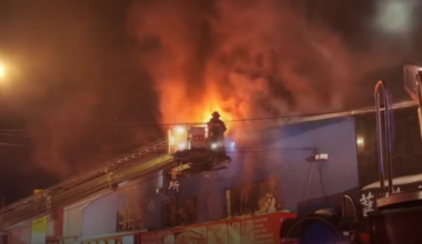 3 firefighters injured in 2-alarm fire at Queens business