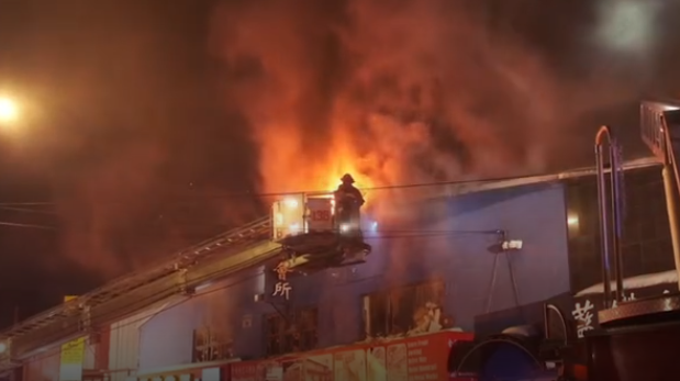 3 firefighters injured in 2-alarm fire at Queens business