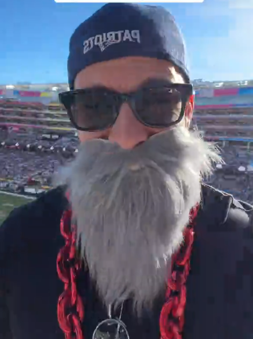Alex González in a disguise at a Super Bowl game.