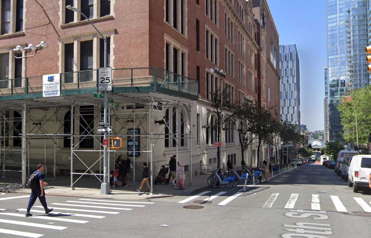 scene of Manhattan stabbing