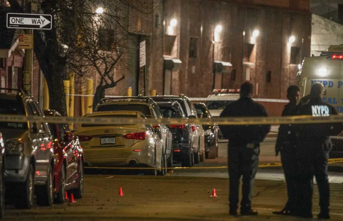 Queens man shot dead at sports bar; killer at large, cops say