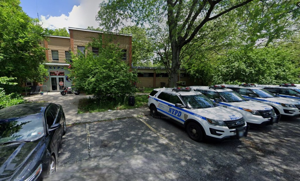 Tires slashed on 7 NYPD Strategic Response Group cop cars parked in Brooklyn