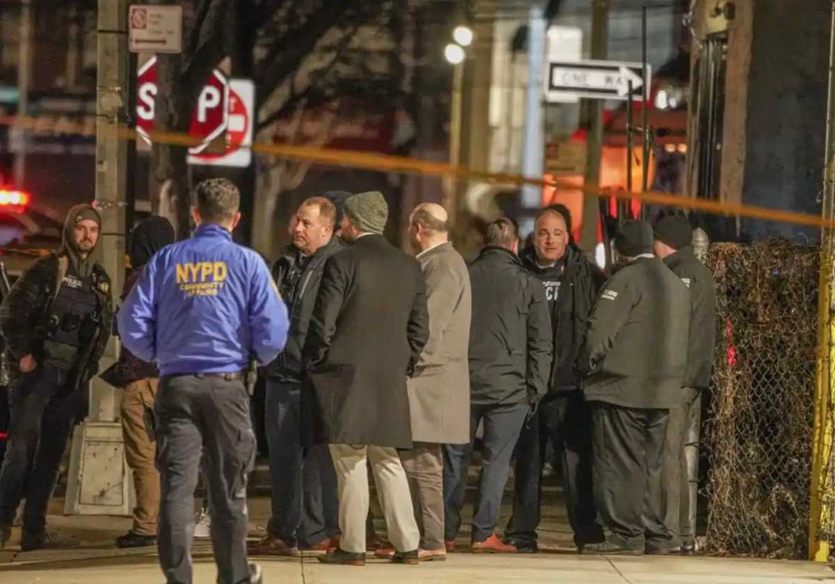 Bronx double stabbing leaves woman dead, teen injured in possible domestic violence case: cops