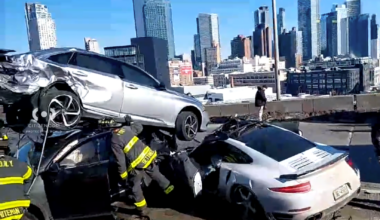 The FDNY received a call shortly before 9 a.m. about the crash on the LIE, near 25th Street by the Queens–Midtown Tunnel
