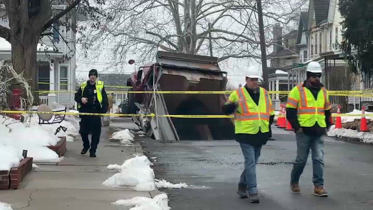 Sinkholes open up in Phillipsburg, New Jersey – NBC New York