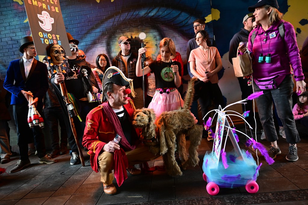 Drag queen bingo, a tiny parade, free 5K and more Best Bets