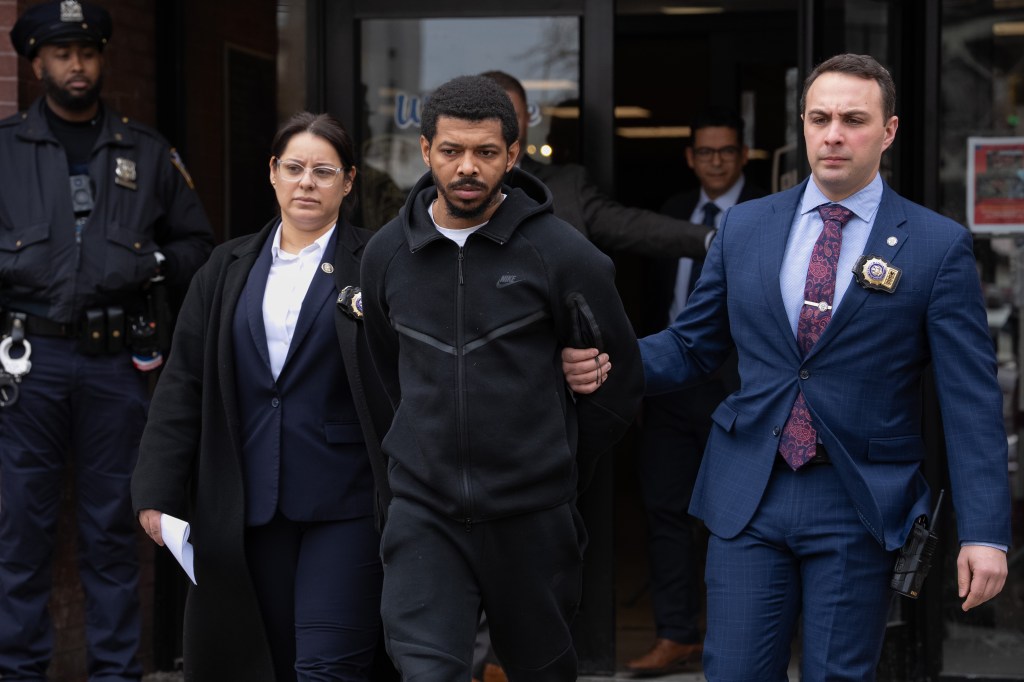 Suspect arrested for fatal shooting during fight on Bronx subway platform