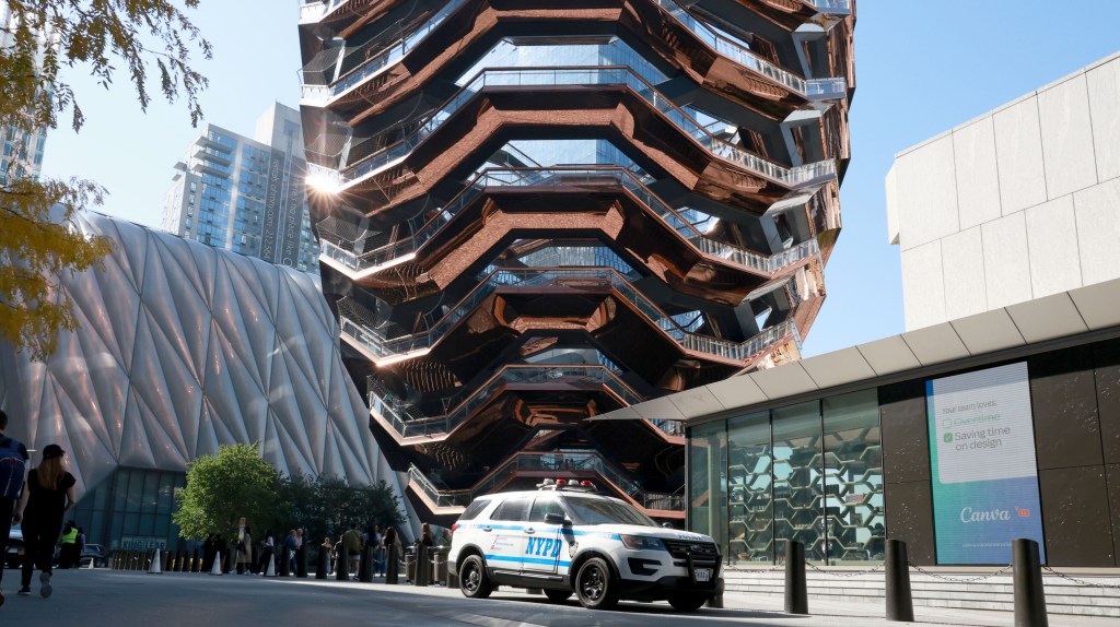Crooks swipe $30K in jewelry from Hudson Yards luxe boutique