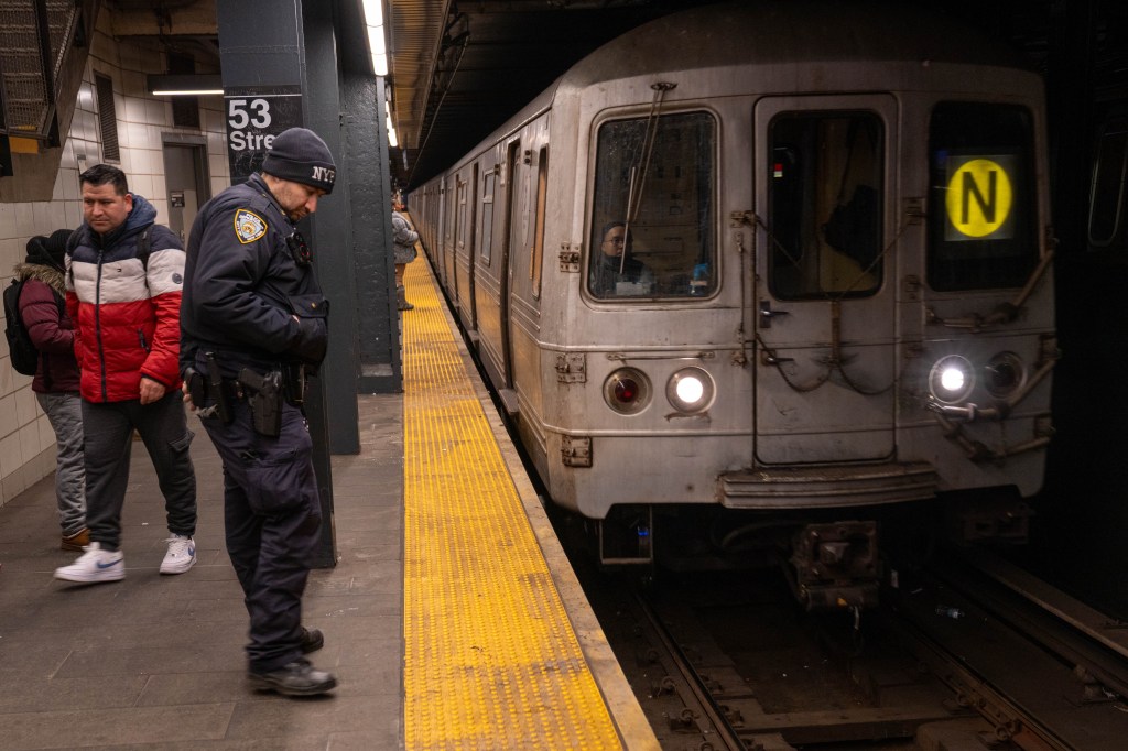 Woman shoved onto tracks, second woman punched at Brooklyn subway stop