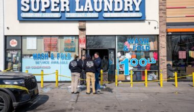 Man fatally shot in Queens laundromat where he worked with his mom – New York Daily News
