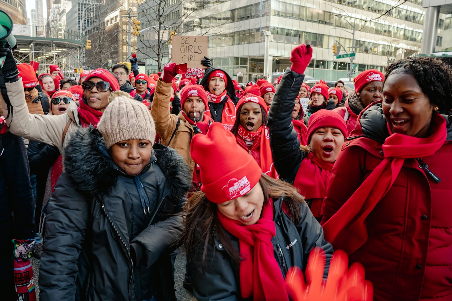 FILE Ñ Striking nurses rally outside Mount Sinai Hospital in Manhattan on Monday, Feb. 2, 2026. A tentative agreement was reached on Monday, Feb. 9, 2026, between the New York State Nurses Association and the Mount Sinai Health System and Montefiore Medical Center. (Shuran Huang/The New York Times)
