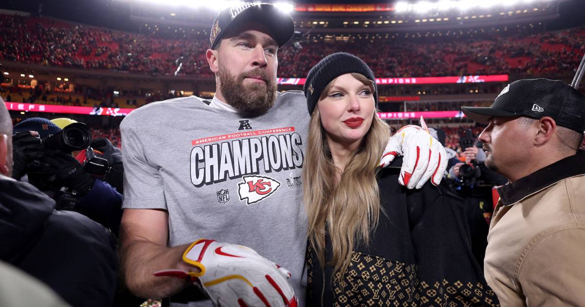 Taylor Swift and Travis Kelce Step Out for Date Night in New York City
