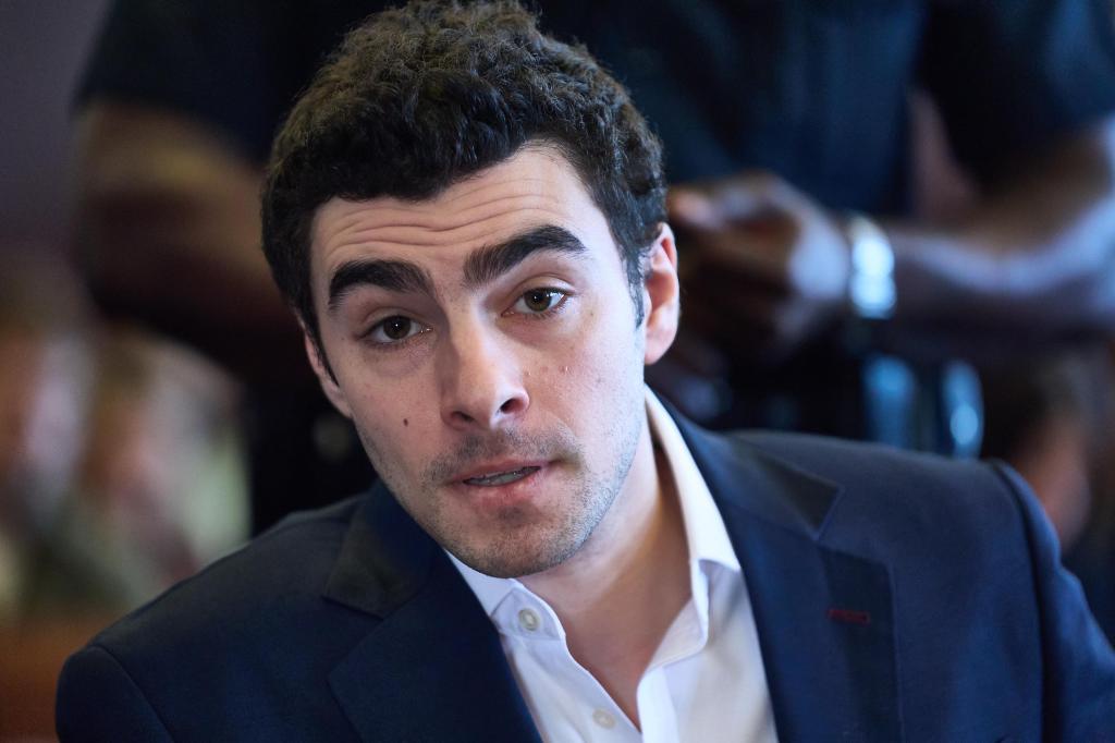 Luigi Mangione speaks out in protest as judge sets state murder trial