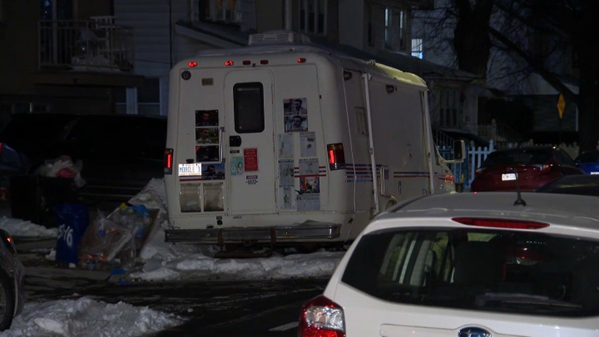 Man and dog found dead in mobile vet van in Queens – NBC New York