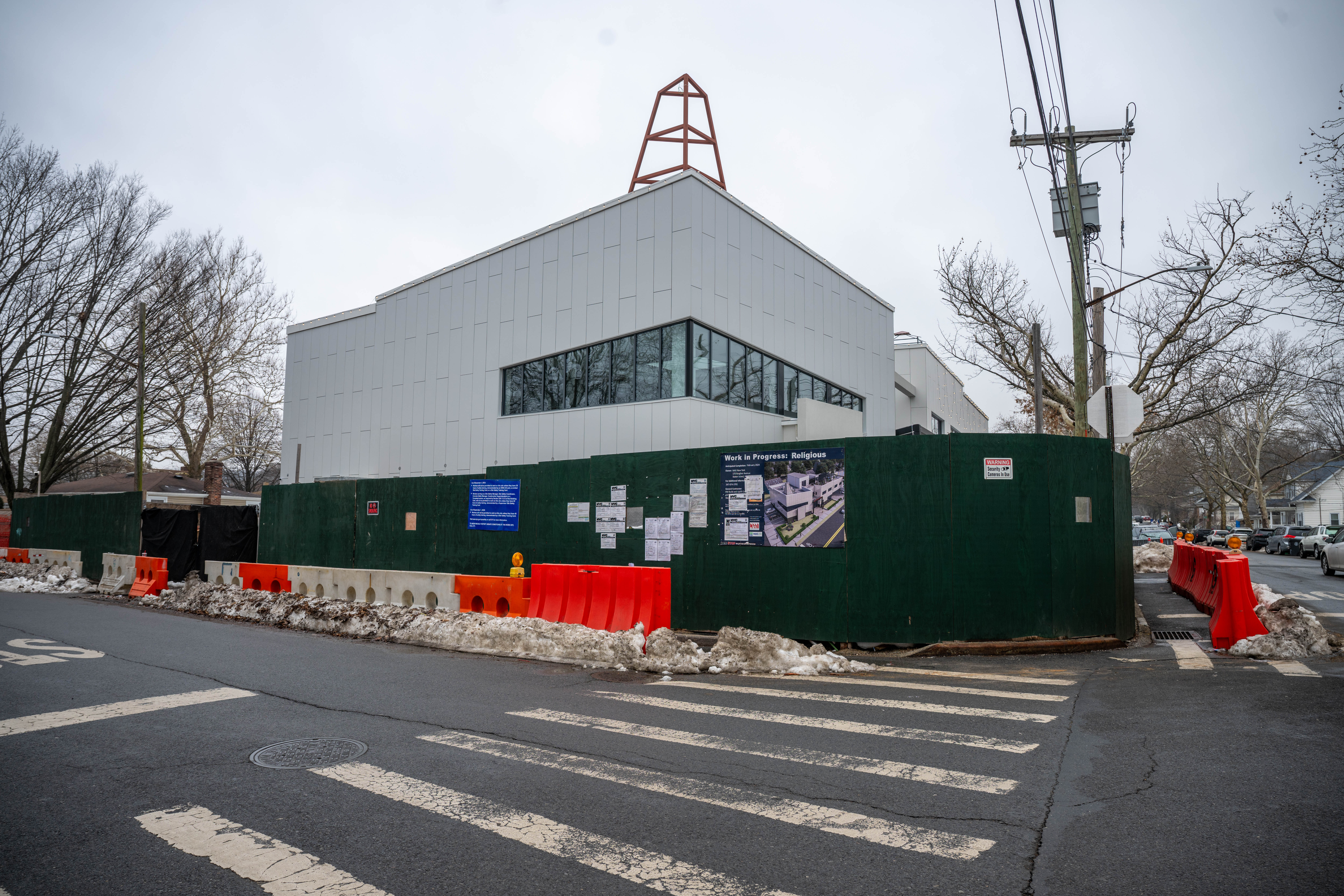 Members of the Muslim American Society of Staten Island celebrate Ramadan in their newly expanded community center in Dongan Hills on Tuesday, February 17, 2026. (Owen Reiter for the Advance/SILive.com)