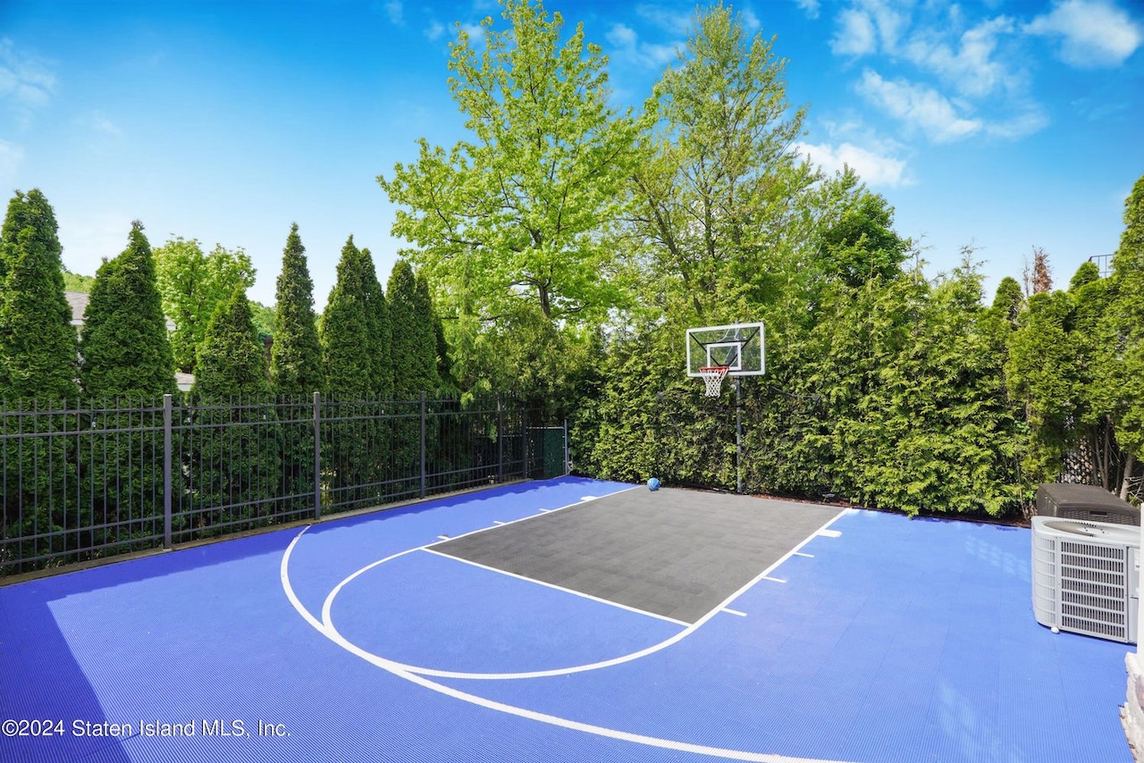 116 Fine Blvd., Todt Hill