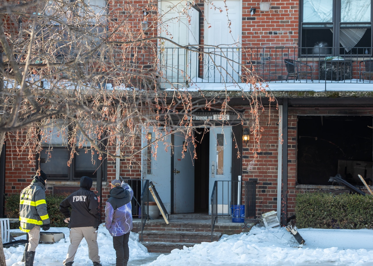 NYPD: Man, 32, charged with arson after fire at apartment building on Staten Island